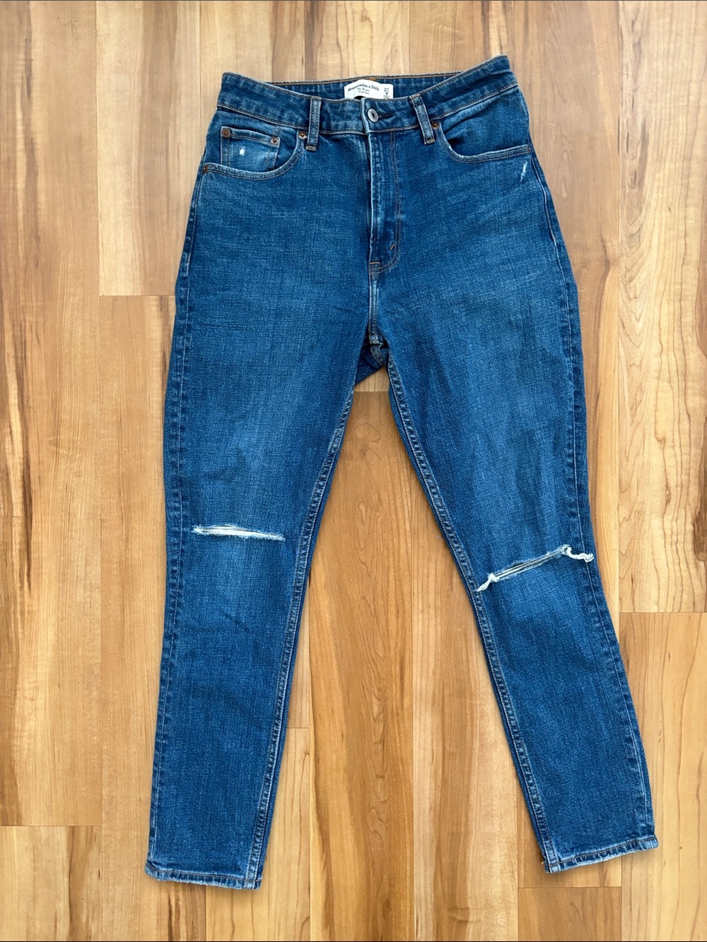 NWOT Abercrombie & Fitch Curve Love High-Rise Distressed Knee Jeans